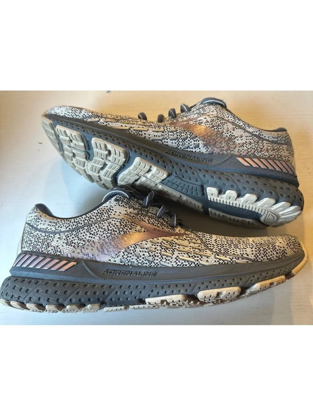 Brooks adrenaline running shoes size medium 9.5